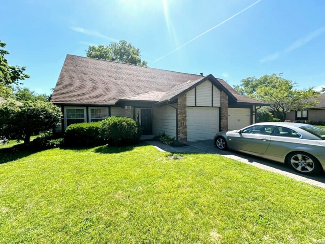 Primary Photo - 611 Wellington Ct