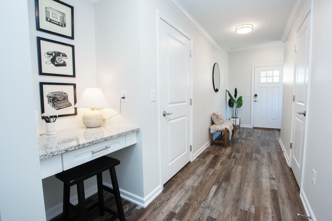 Emory 53 - The Grand Luxury Apartments and Homes