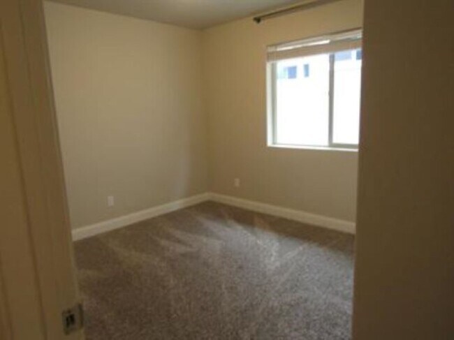 Foto del edificio - 546 N Baxter Way