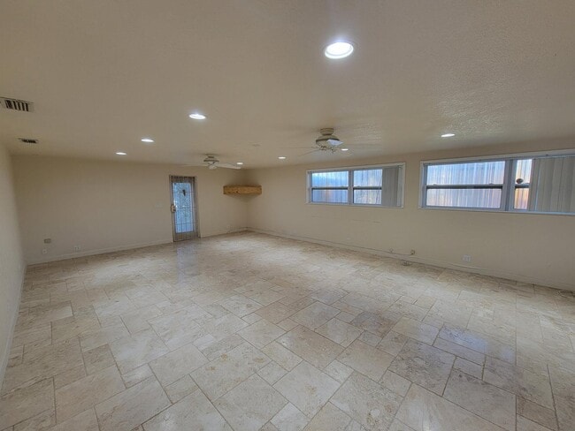 Foto del edificio - 4642 NW 2nd Ter