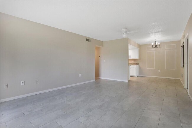 Building Photo - 5205 Vineland Rd