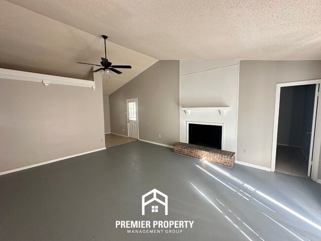 Foto del edificio - 4354 Clarke Rd