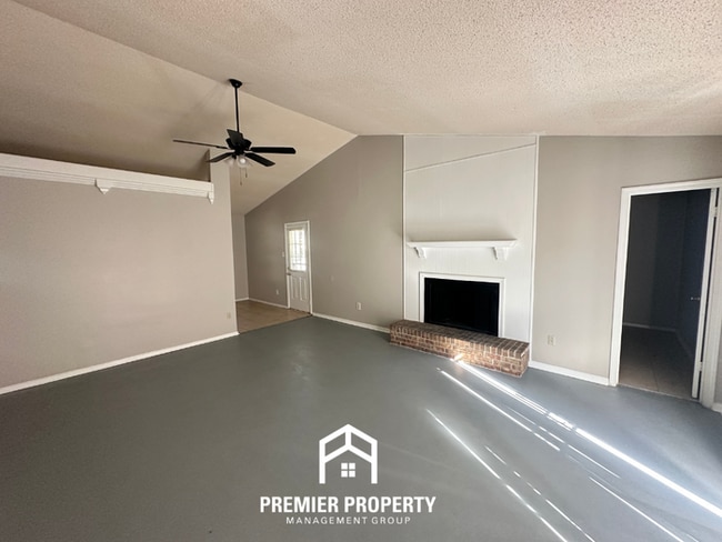 Photo - 4354 Clarke Rd House