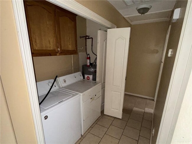 Building Photo - 7 E Coyote St