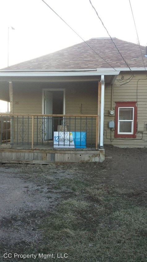 Primary Photo - 2 br, 1 bath House - 716 Haines Ave.