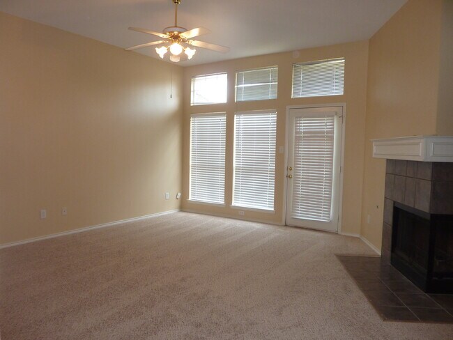 Foto del edificio - 4013 Aldenham Dr