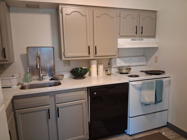 Foto del edificio - Wonderful 2BR at The Bellwood Manor!  Central A/C & MORE! - Call Today for a Tour!