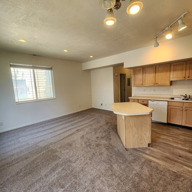 Building Photo - 129 Bamberger Rd