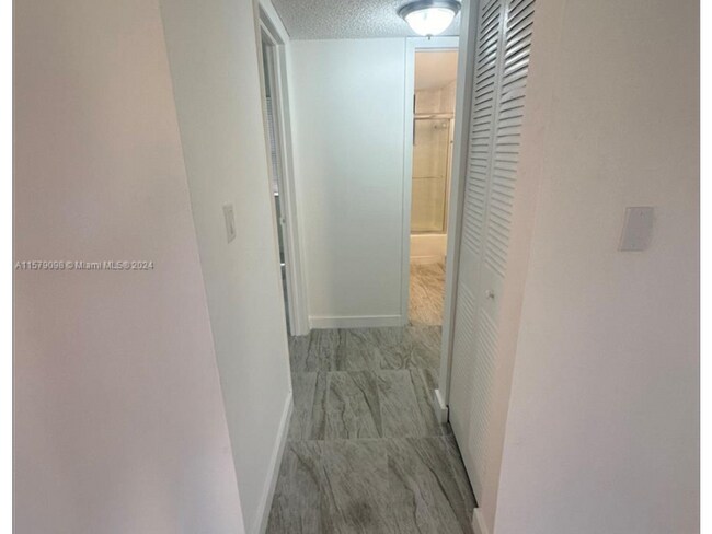 Foto del edificio - 10833 NW 7th St