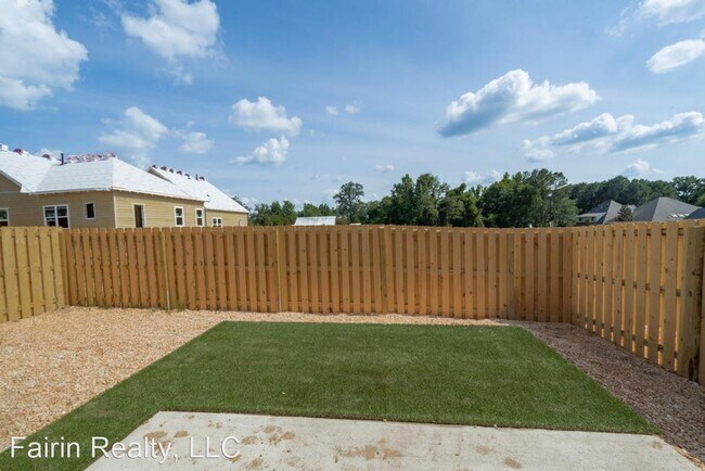Building Photo - 3 br, 2.5 bath House - 122 Hampton Cir