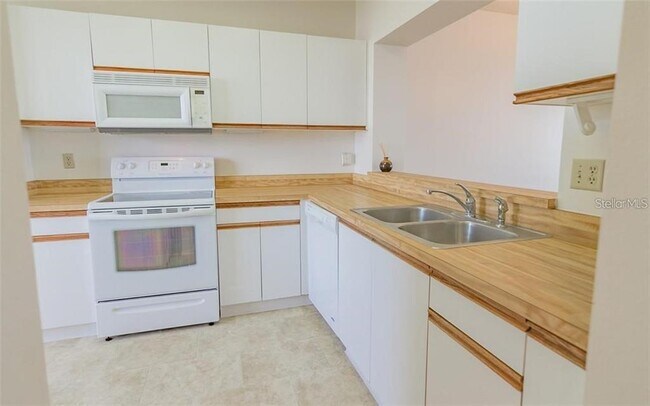 Foto del edificio - 7902 Sailboat Key Blvd S