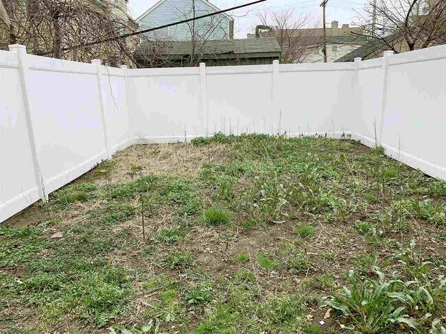 Foto del edificio - 14 Grant Ave