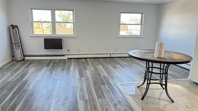 Building Photo - 52-26-52-69 69th Pl