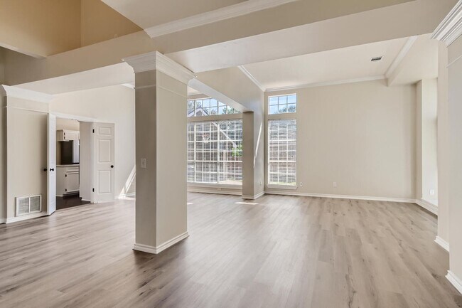 Foto del edificio - 4BD/3BA HOME IN SHADY HOLLOW ON CUL-DE-SAC!