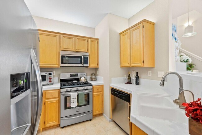 Building Photo - 3343 Midtown Pl