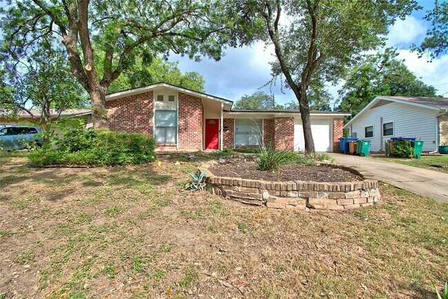 Building Photo - 2604 Sherwood Ln
