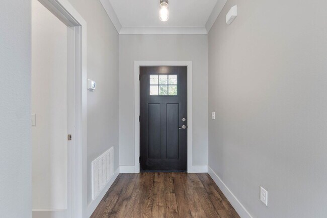 Foto del edificio - 4464 Goldfinch Way