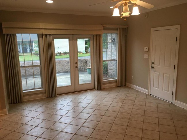 Building Photo - 201 Savannah Circle