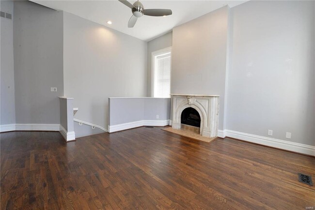 Building Photo - 909-911 Soulard