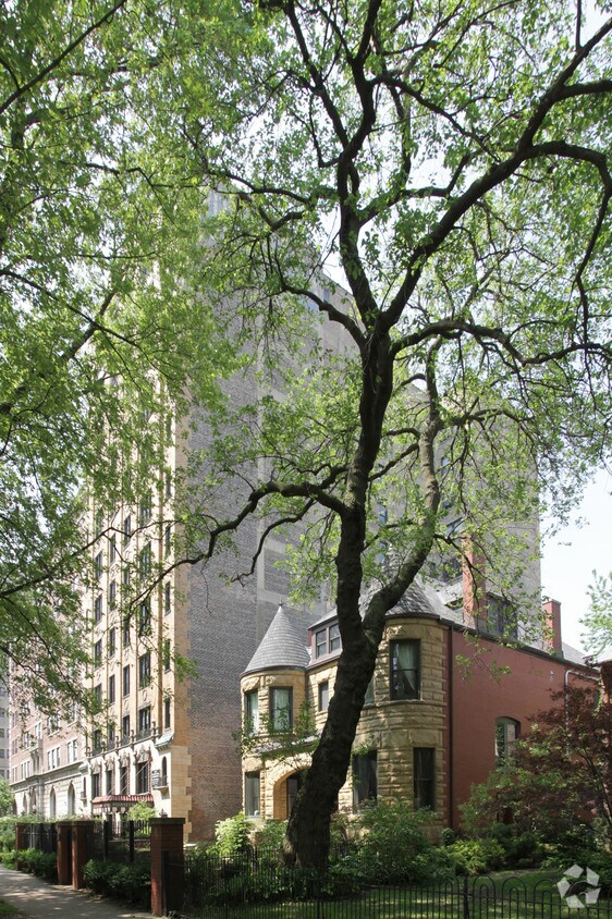 Foto del edificio - Poinsettia Apartments
