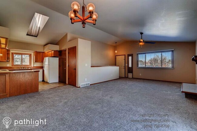 Building Photo - 11 Orchid Ct