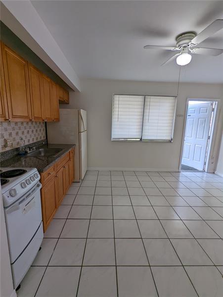 Foto del edificio - 5636 Hayes St