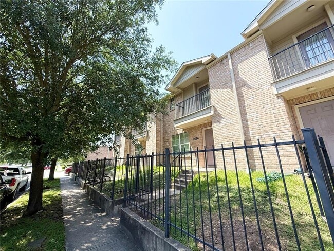 Building Photo - 10066 Emnora Ln
