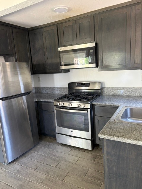 granit counter tops - 920 E 91st St