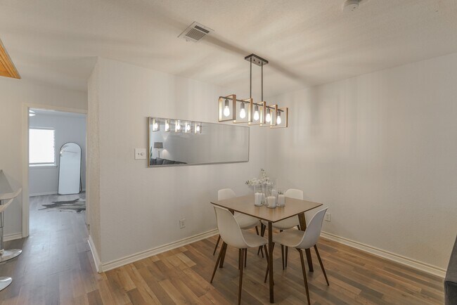 Building Photo - 16800 Sugar Pine Dr