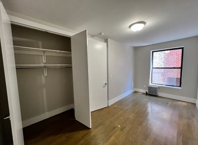 Building Photo - 520 Crown St