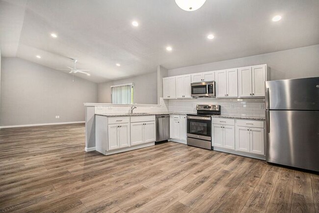 Building Photo - 3143 Alder Dr SW