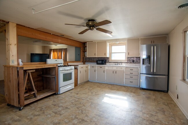 Building Photo - 2 Bedroom 1 Bath Country Living