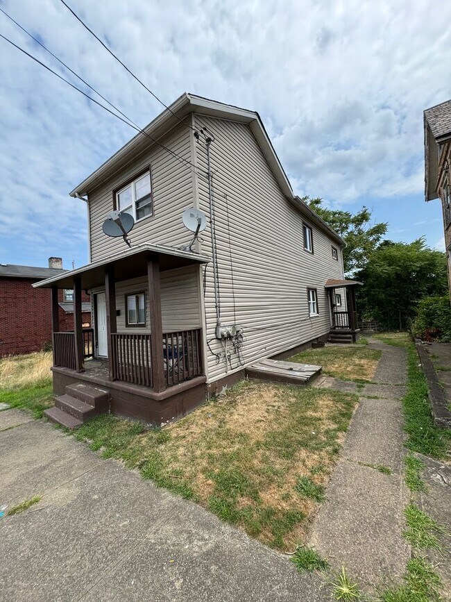 Building Photo - 907 Union Ave