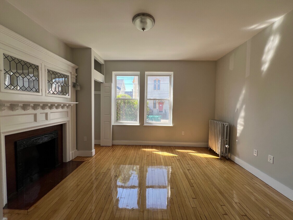 Primary Photo - 14 Farrington Ave