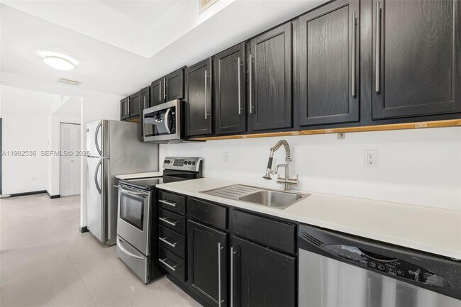 Foto del edificio - 1876 SW 11th Terrace