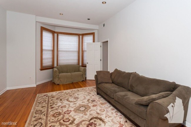 Building Photo - 2 br, 2 bath Condo - 2204 N Clybourn Ave 3