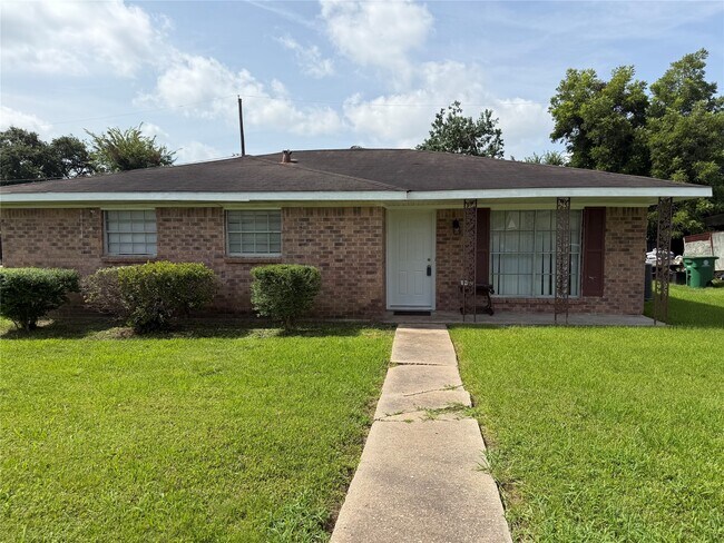 Foto del edificio - 3203 Cliffdale St