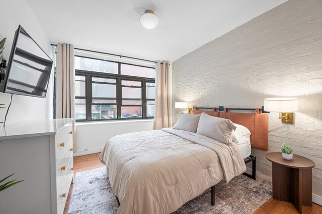 Building Photo - 309 W 28th St