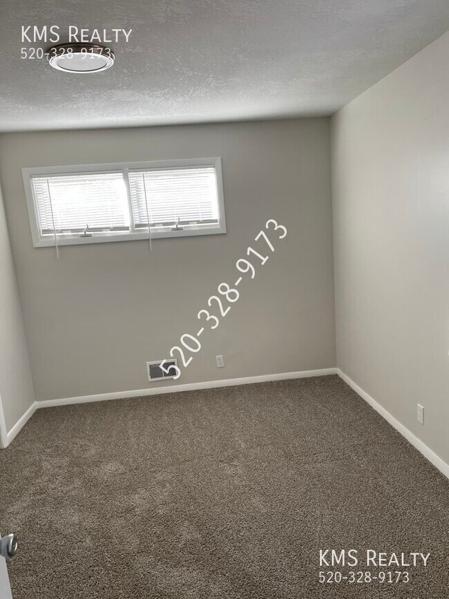 Foto del edificio - 4760 Reinhardt Dr