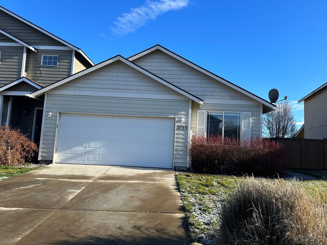 Foto principal - 3 bed/2 bath in Richland featuring newer p...