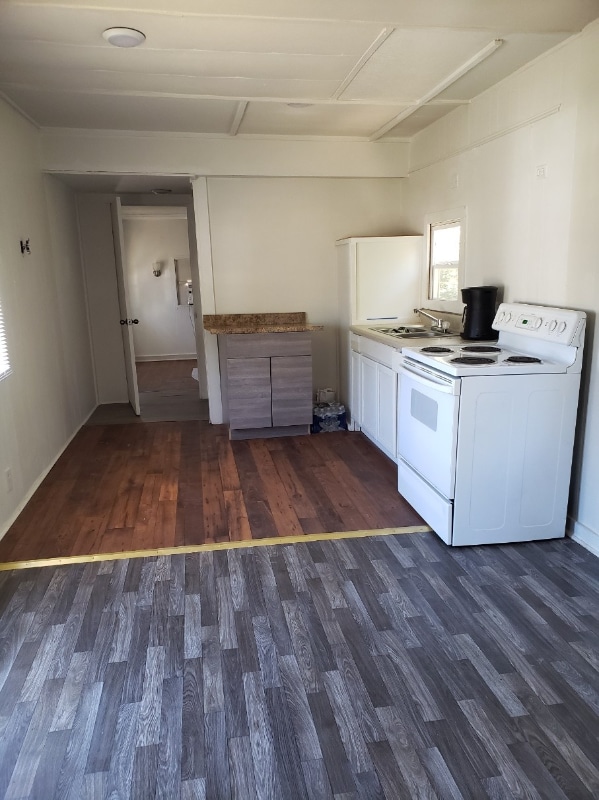 Foto del edificio - 205-437 Holt Ave