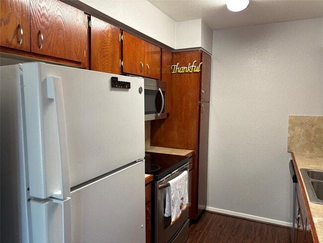 Building Photo - 2822 S Bartell Dr