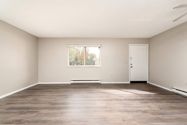 Building Photo - Free Street Apartments