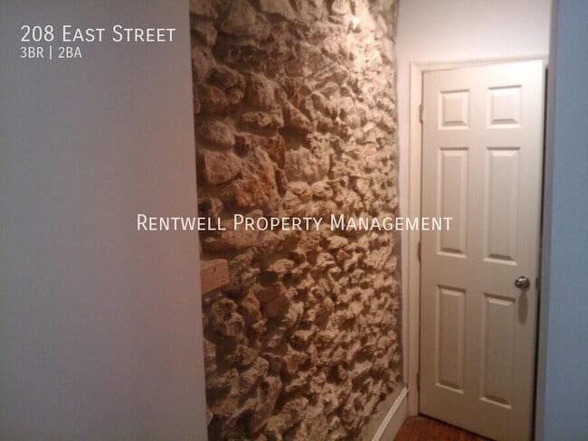 Building Photo - 208 East St
