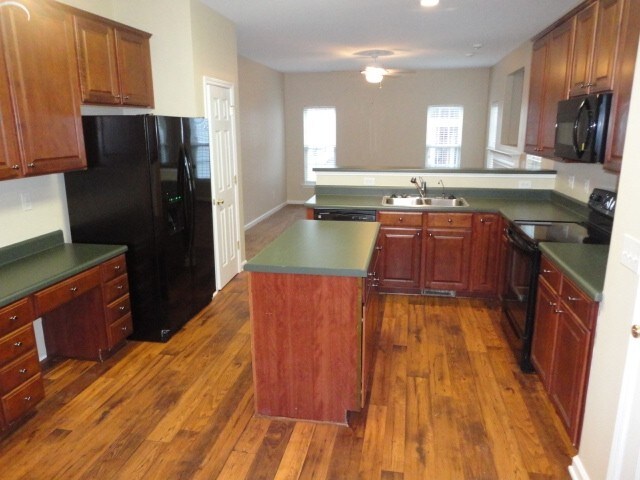 Foto del edificio - 3324 Forest Mill Cir