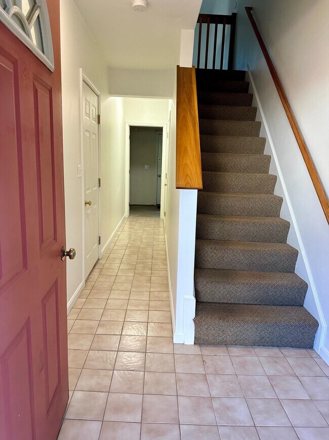 Foto del edificio - 4 Lynn Dr