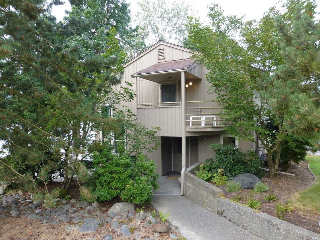 Primary Photo - 17306 Lakeview Blvd