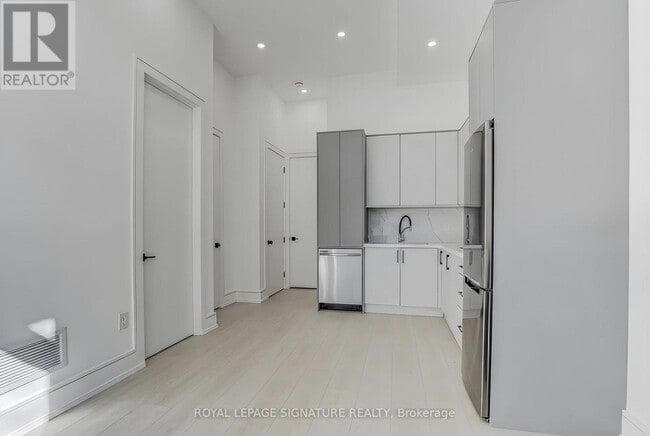 Building Photo - 5 Holborne Ave