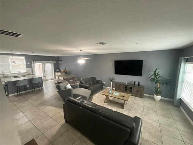 Building Photo - 3106 Camino Real Dr N