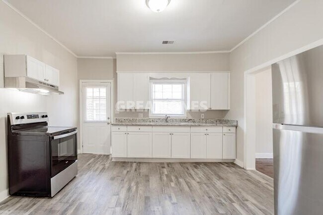Building Photo - 619 Laurens St
